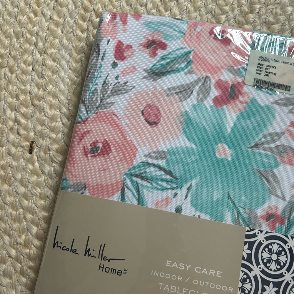Nicole miller indoor outdoor table cloth watercolor floral round 70” zipper umbr - Picture 3 of 5